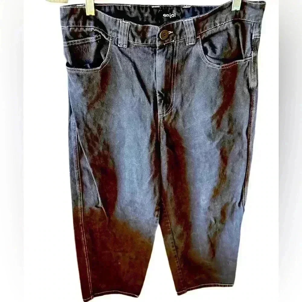 Enjoi size 32 men’s black fader wideleg jean. white stitching detail.